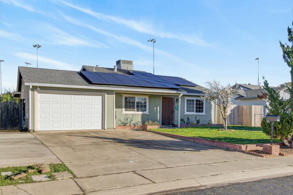 4355 Evelyn Dr, Olivehurst, CA 95961