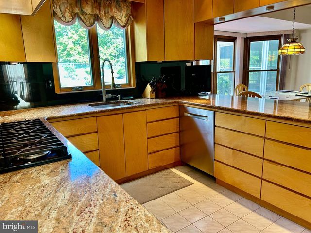 10 GUM TREE RD, Lafayette Hill, PA 19444