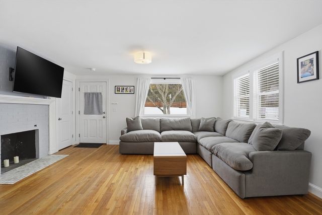 2 Hemenway Road, Framingham, MA 01701