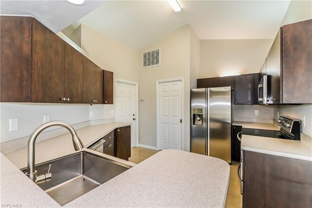 1425 SW 6th PL, Cape Coral, FL 33991