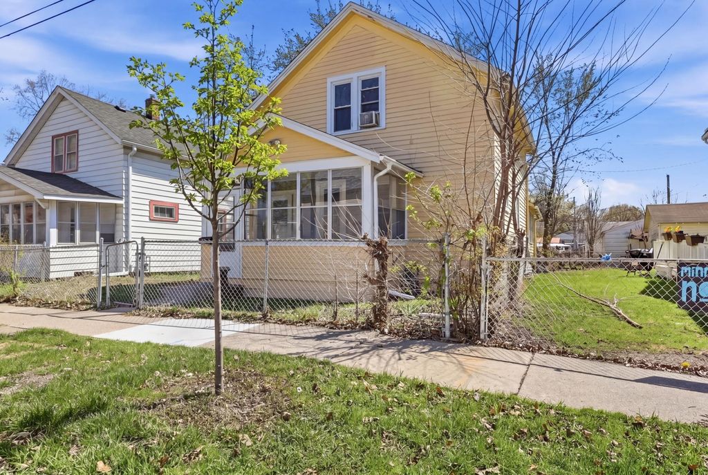 324 Van Buren Avenue, Saint Paul, MN 55103