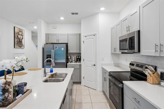 2576 PENGUIN BOULEVARD, Davenport, FL 33837