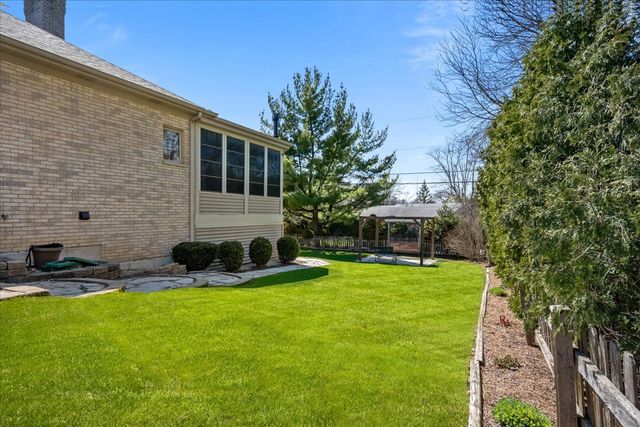 1928 N Ridge Avenue, Arlington Heights, IL 60004