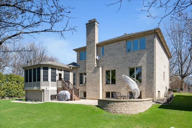 1928 N Ridge Avenue, Arlington Heights, IL 60004