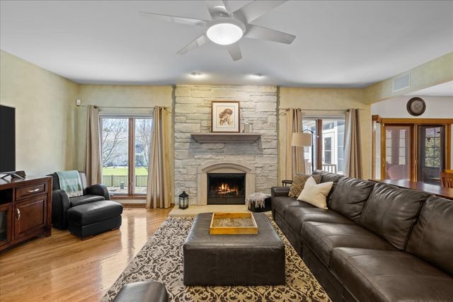 1928 N Ridge Avenue, Arlington Heights, IL 60004