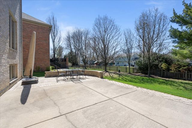 1928 N Ridge Avenue, Arlington Heights, IL 60004