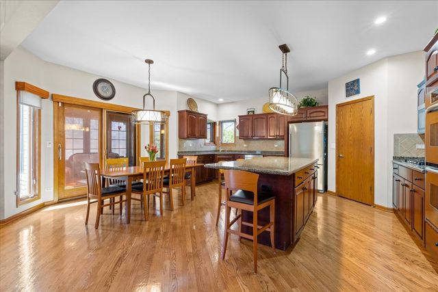 1928 N Ridge Avenue, Arlington Heights, IL 60004