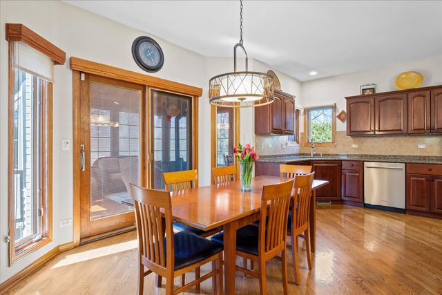 1928 N Ridge Avenue, Arlington Heights, IL 60004