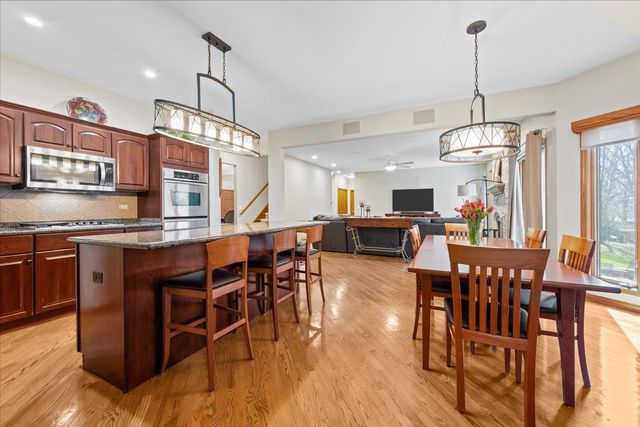 1928 N Ridge Avenue, Arlington Heights, IL 60004