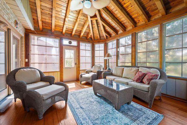 1928 N Ridge Avenue, Arlington Heights, IL 60004