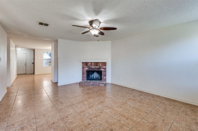 8402 Olivia Meadow Drive, Arlington, TX 76002