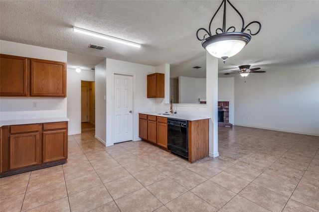 8402 Olivia Meadow Drive, Arlington, TX 76002