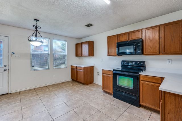 8402 Olivia Meadow Drive, Arlington, TX 76002