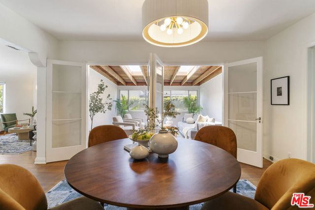585 N Irving Boulevard, Los Angeles, CA 90004