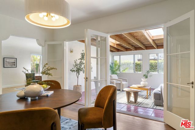 585 N Irving Boulevard, Los Angeles, CA 90004