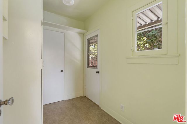 585 N Irving Boulevard, Los Angeles, CA 90004