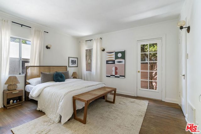 585 N Irving Boulevard, Los Angeles, CA 90004