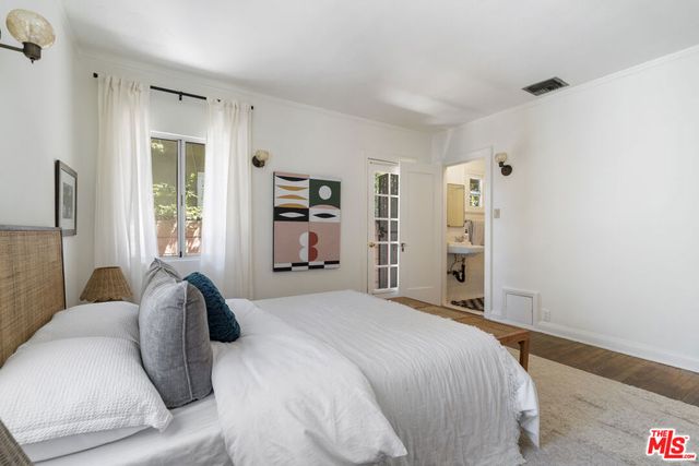 585 N Irving Boulevard, Los Angeles, CA 90004