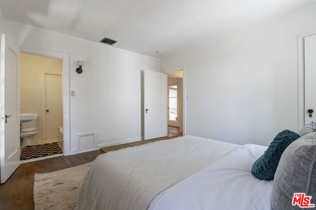 585 N Irving Boulevard, Los Angeles, CA 90004