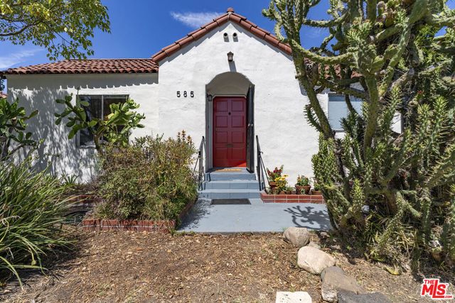 585 N Irving Boulevard, Los Angeles, CA 90004