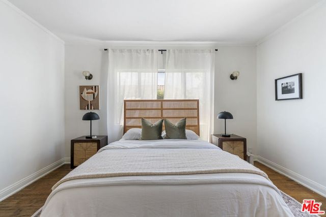 585 N Irving Boulevard, Los Angeles, CA 90004
