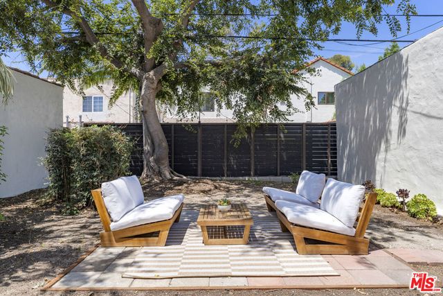 585 N Irving Boulevard, Los Angeles, CA 90004