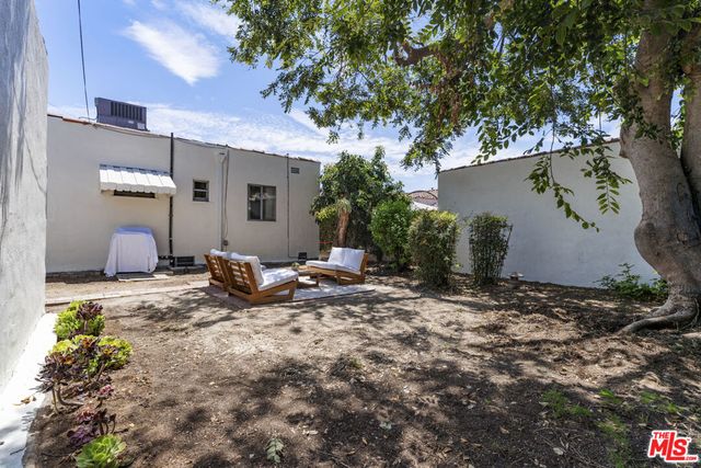585 N Irving Boulevard, Los Angeles, CA 90004