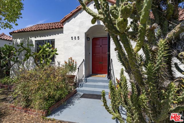 585 N Irving Boulevard, Los Angeles, CA 90004