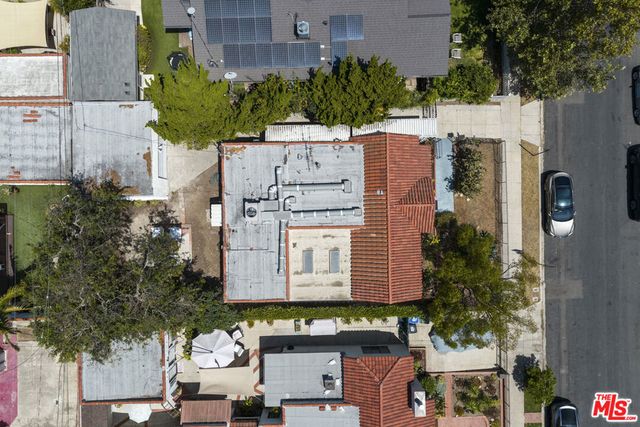 585 N Irving Boulevard, Los Angeles, CA 90004