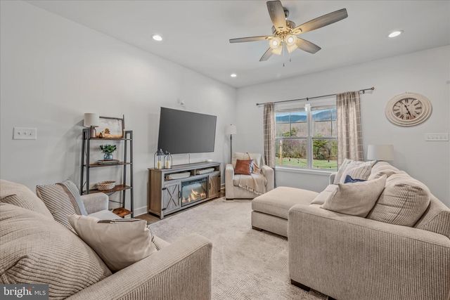 117 MICKEY MANTLE CT, Berkeley Springs, WV 25411