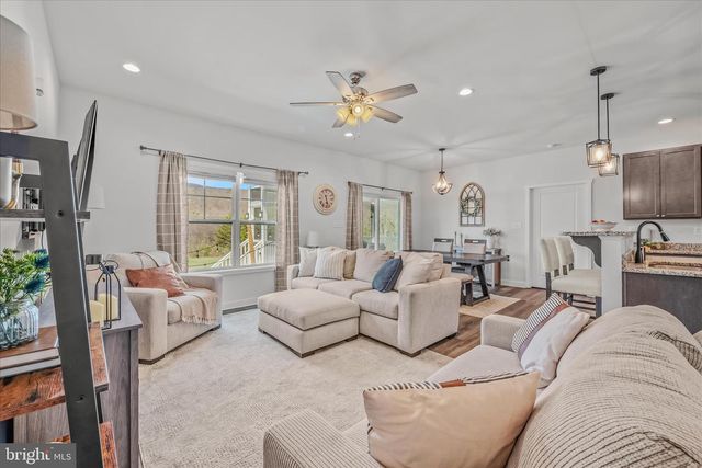 117 MICKEY MANTLE CT, Berkeley Springs, WV 25411