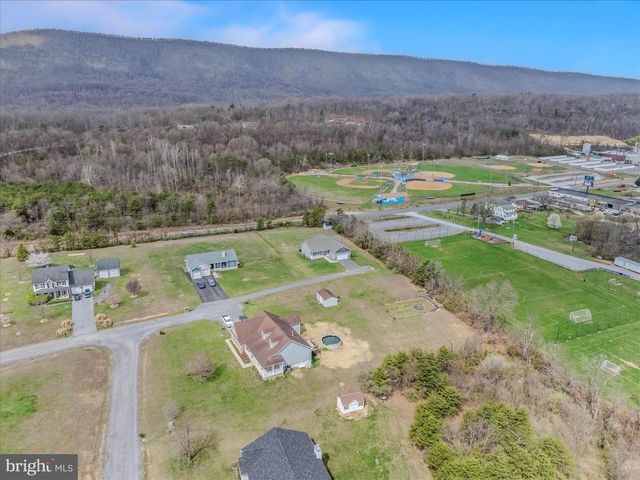 117 MICKEY MANTLE CT, Berkeley Springs, WV 25411