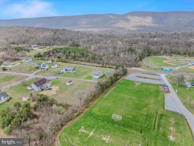 117 MICKEY MANTLE CT, Berkeley Springs, WV 25411