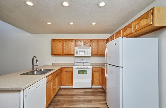 15411 Westbrook Drive, Urbandale, IA 50323