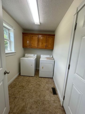 3000 Sulphur Creek Road, Burkesville, KY 42717