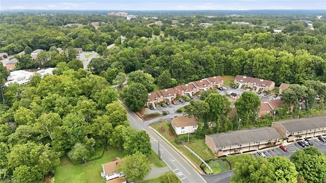 203 Olde Vineyard Court, Winston-salem, NC 27104