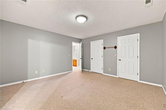 203 Olde Vineyard Court, Winston-salem, NC 27104