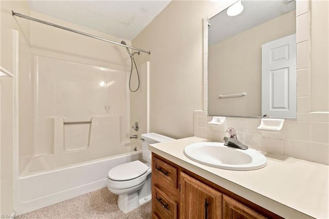 203 Olde Vineyard Court, Winston-salem, NC 27104