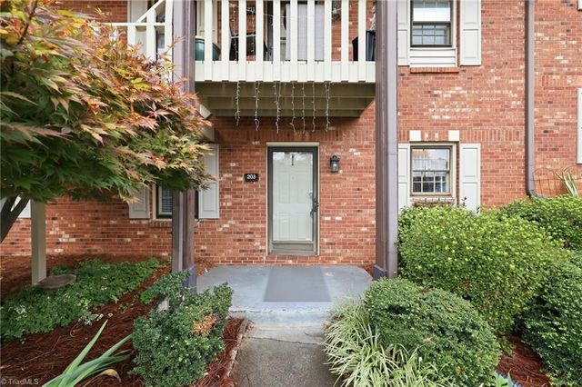 203 Olde Vineyard Court, Winston-salem, NC 27104