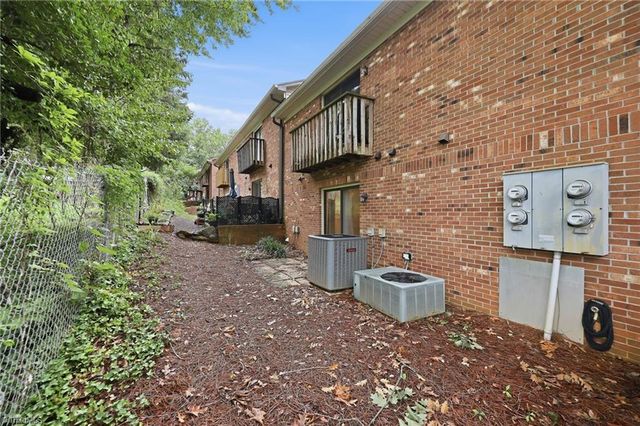 203 Olde Vineyard Court, Winston-salem, NC 27104