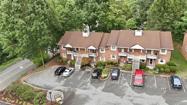 203 Olde Vineyard Court, Winston-salem, NC 27104