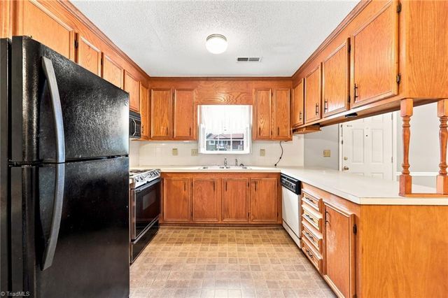 203 Olde Vineyard Court, Winston-salem, NC 27104