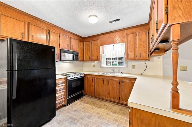 203 Olde Vineyard Court, Winston-salem, NC 27104