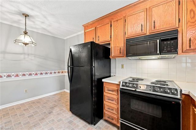 203 Olde Vineyard Court, Winston-salem, NC 27104