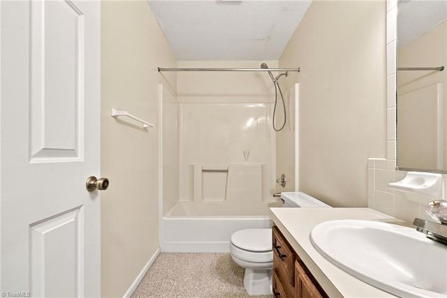 203 Olde Vineyard Court, Winston-salem, NC 27104