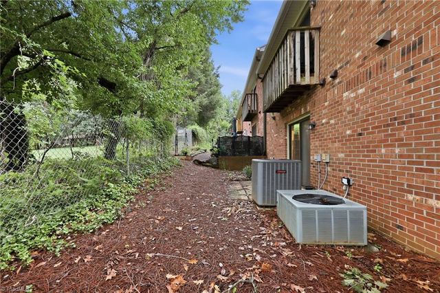 203 Olde Vineyard Court, Winston-salem, NC 27104