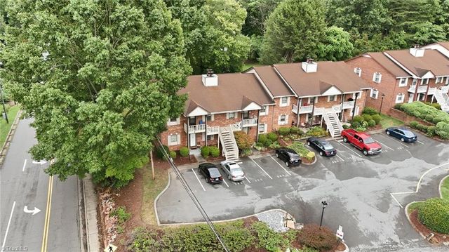 203 Olde Vineyard Court, Winston-salem, NC 27104