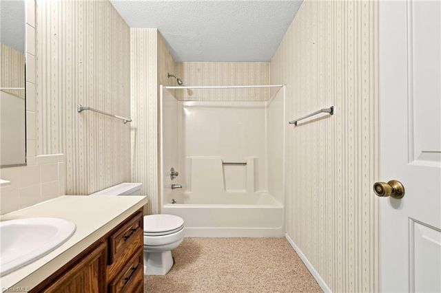 203 Olde Vineyard Court, Winston-salem, NC 27104