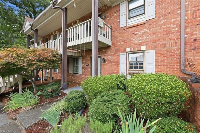 203 Olde Vineyard Court, Winston-salem, NC 27104