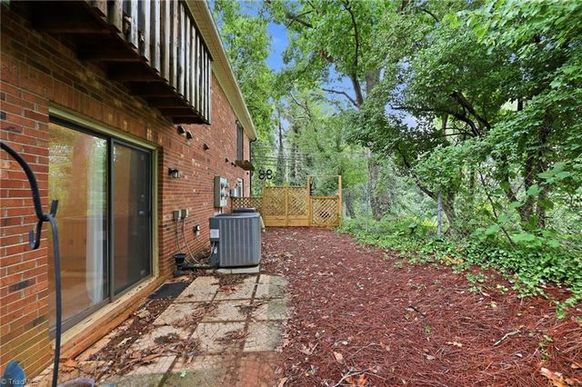 203 Olde Vineyard Court, Winston-salem, NC 27104